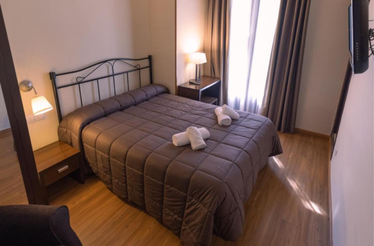 Hotel Rural Y Apartamentos Villa Engracia Espluga de Francoli Bagian luar foto