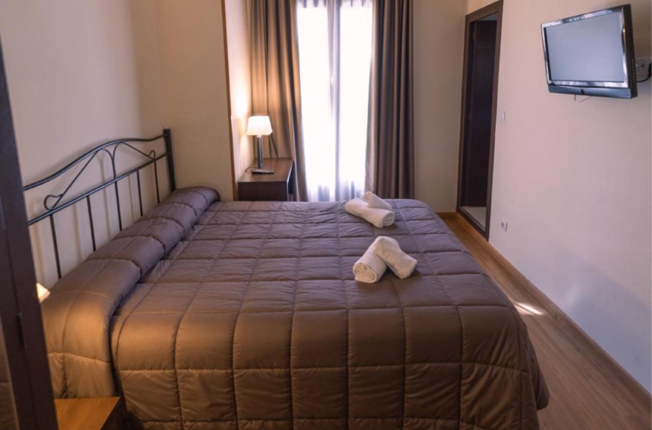 Hotel Rural Y Apartamentos Villa Engracia Espluga de Francoli Bagian luar foto