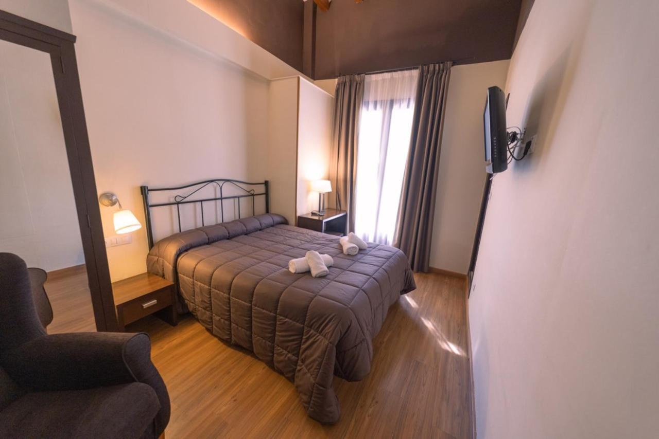 Hotel Rural Y Apartamentos Villa Engracia Espluga de Francoli Bagian luar foto